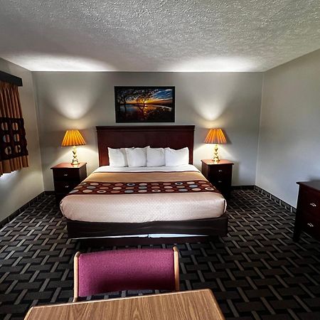 Sky Lodge Inn & Suites - Делаван Экстерьер фото
