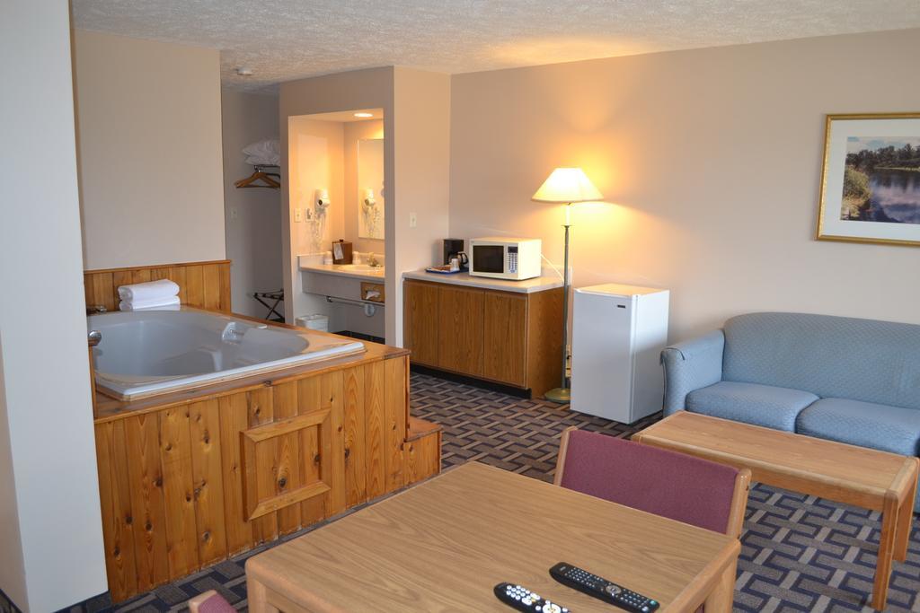 Sky Lodge Inn & Suites - Делаван Экстерьер фото