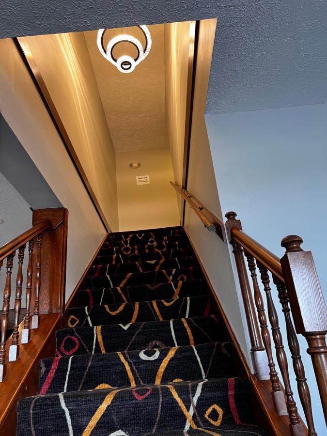 Sky Lodge Inn & Suites - Делаван Экстерьер фото