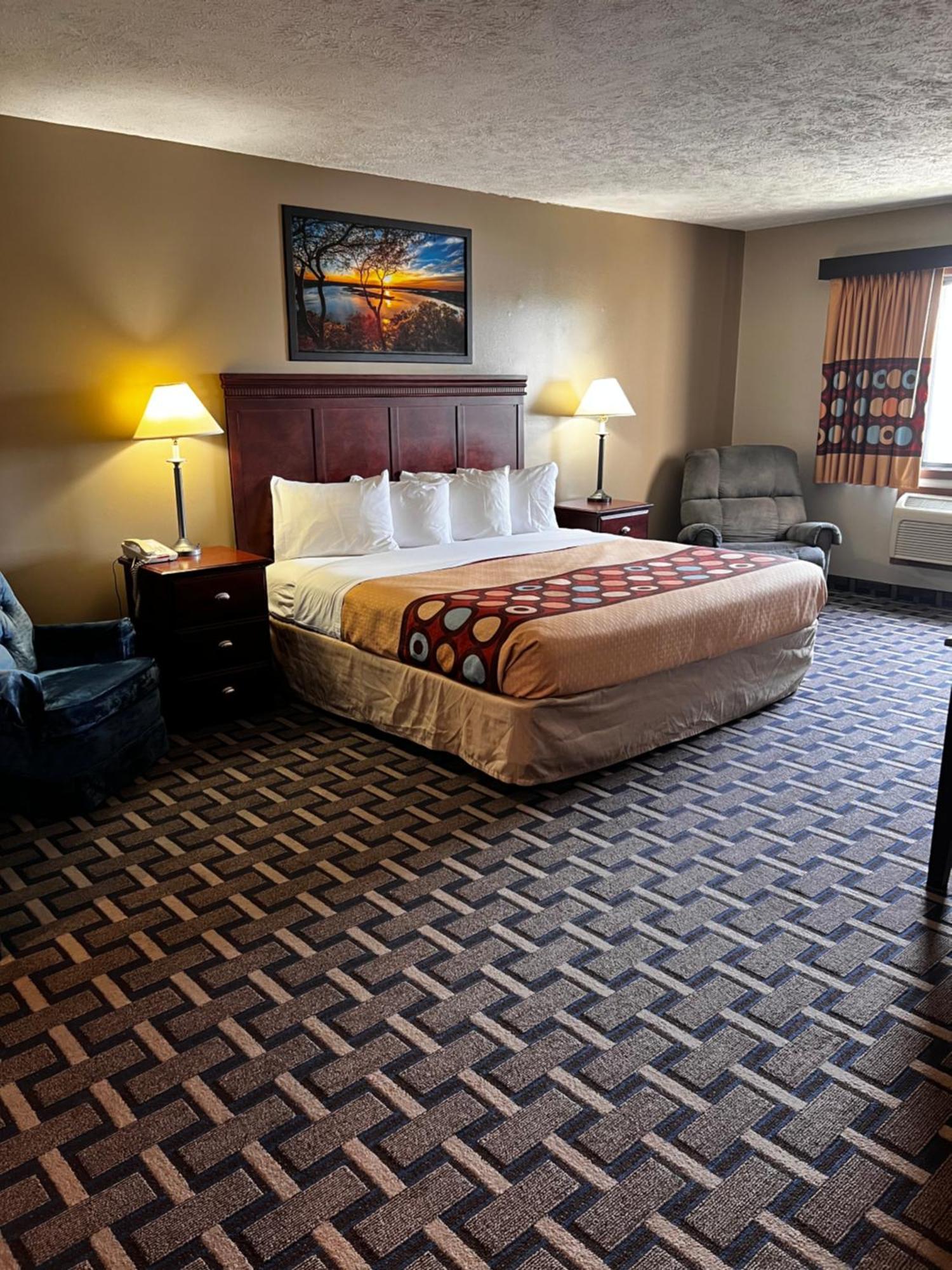 Sky Lodge Inn & Suites - Делаван Экстерьер фото