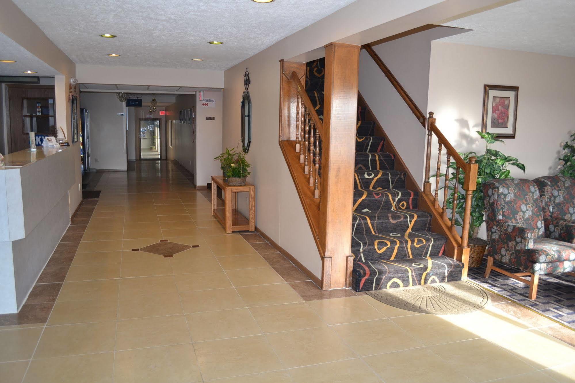 Sky Lodge Inn & Suites - Делаван Экстерьер фото
