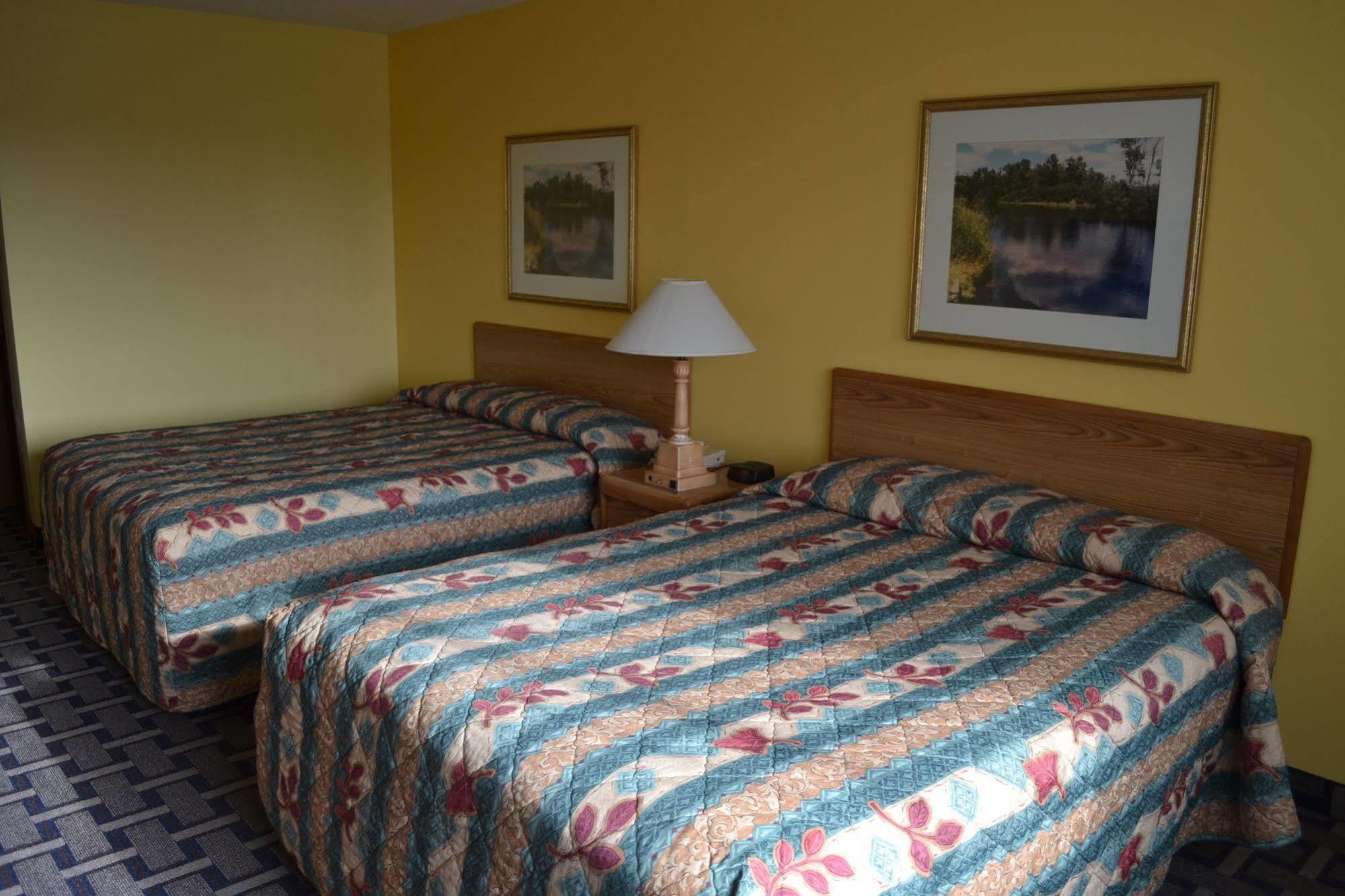 Sky Lodge Inn & Suites - Делаван Экстерьер фото